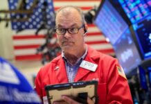 Jornada financiera: las acciones argentinas cayeron y el riesgo país volvió a subir por una turbulencia en Wall Street