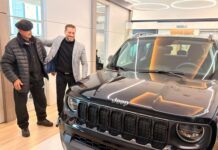 Cuando la solidaridad vuelve multiplicada: ganó una jeep tras colaborar con una jubilada